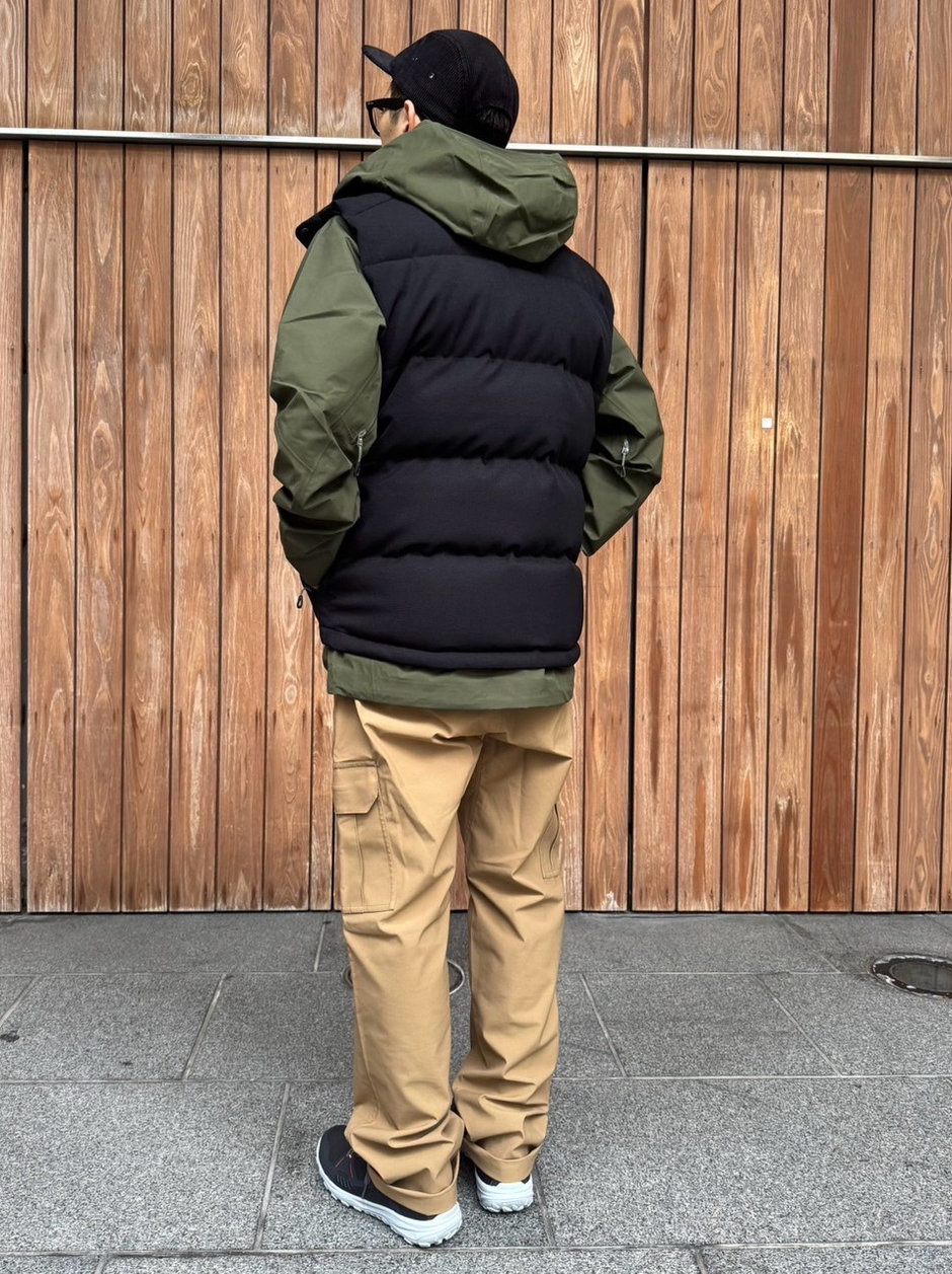 ダウンベスト × ハードシェル moga