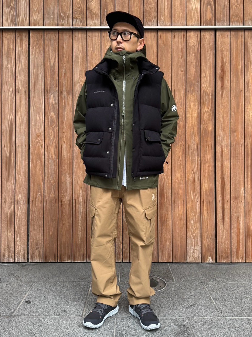 ダウンベスト × ハードシェル moga