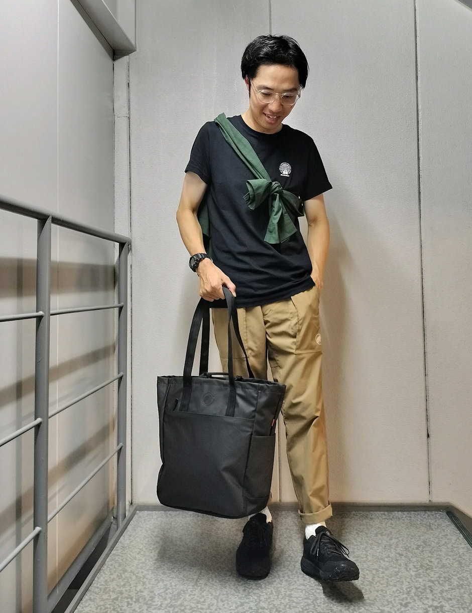 シャツをたすき掛け まえちゃん