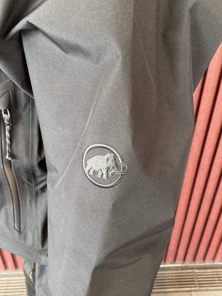 オールブラックコーデ JUNJIMAN