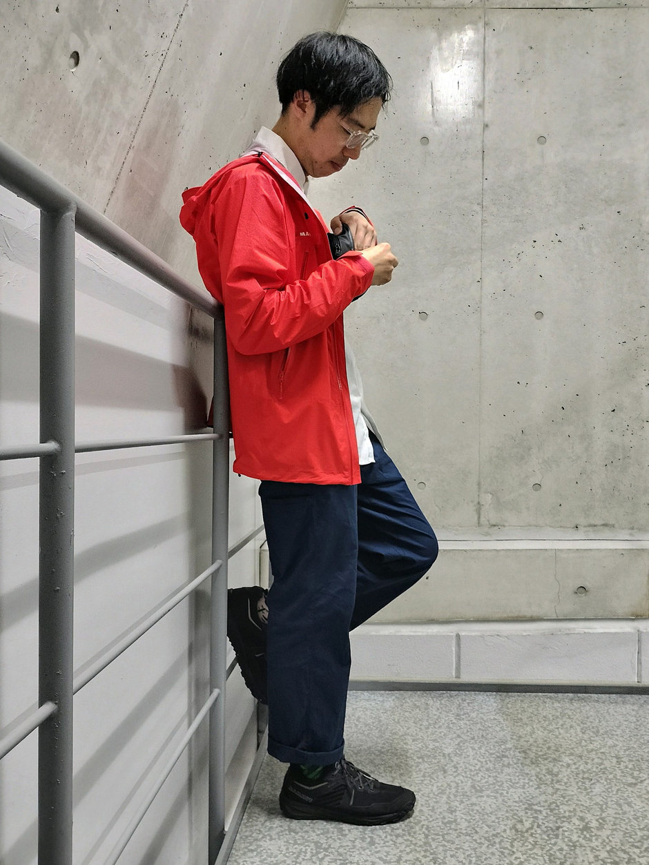 サラッとハードシェルを羽織る まえちゃん