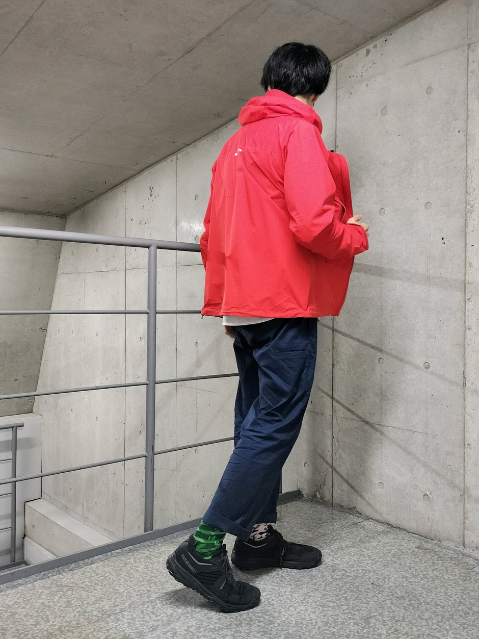 サラッとハードシェルを羽織る まえちゃん