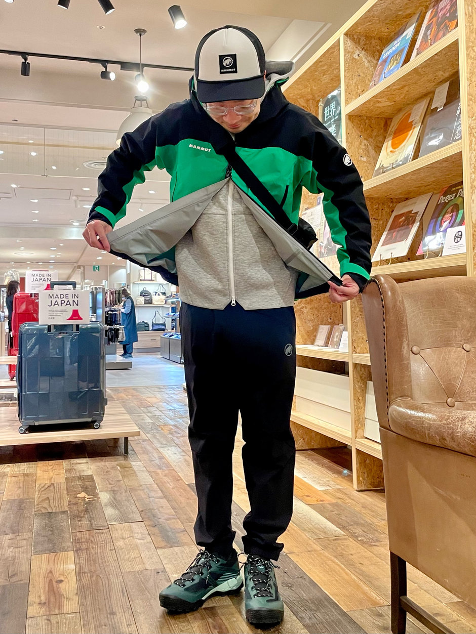 ニューカラー、pinea-black！ E!KAWA