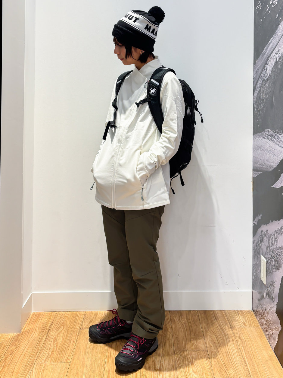 ハイキングも楽しめるカジュアル街コーデ ほの