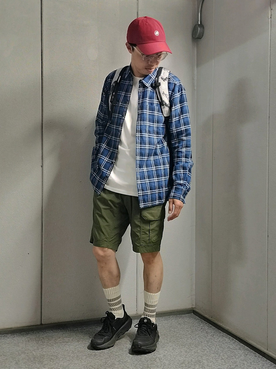 シックにショートパンツを着る まえちゃん