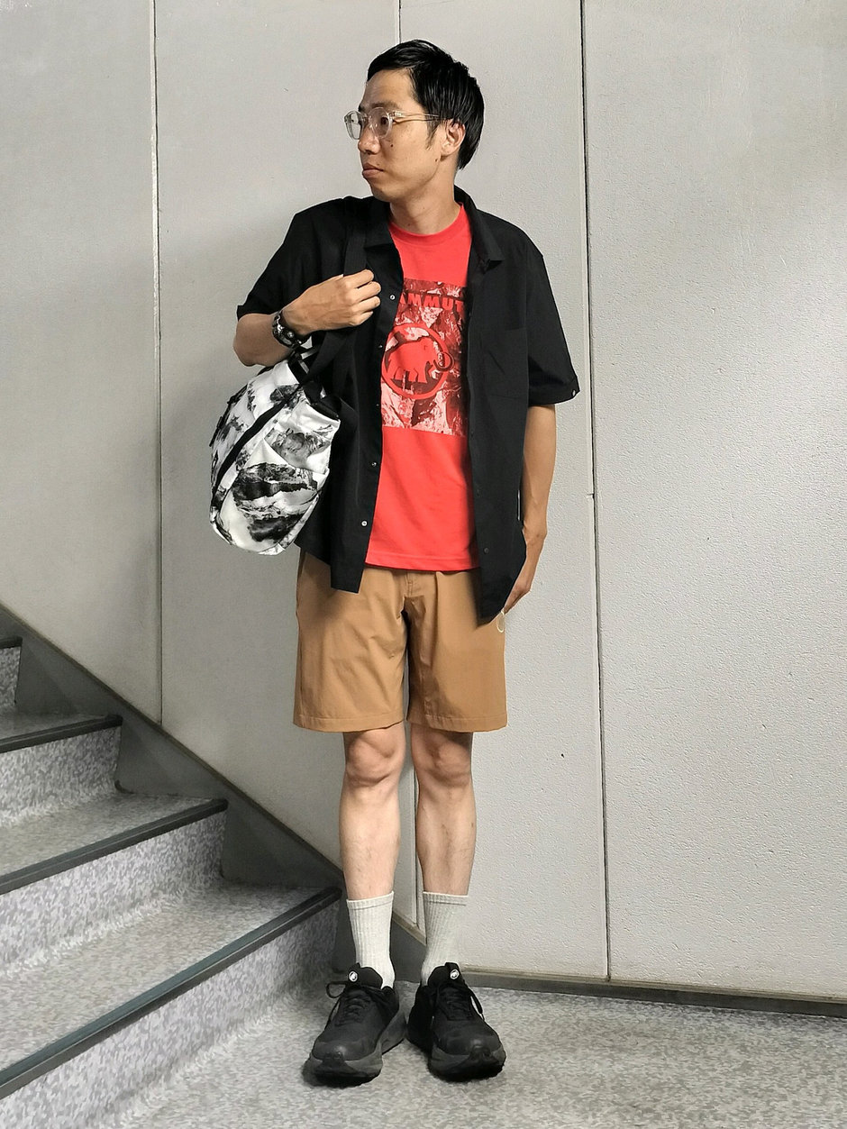 可愛いロゴもシックに着たい方へ まえちゃん