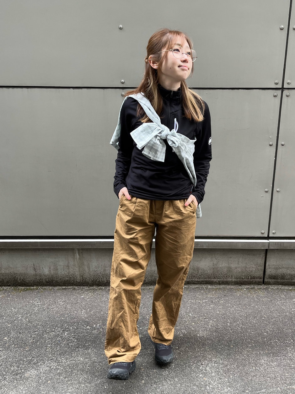 アウトドアアイテムを普段着に着るラフコーデ Ito