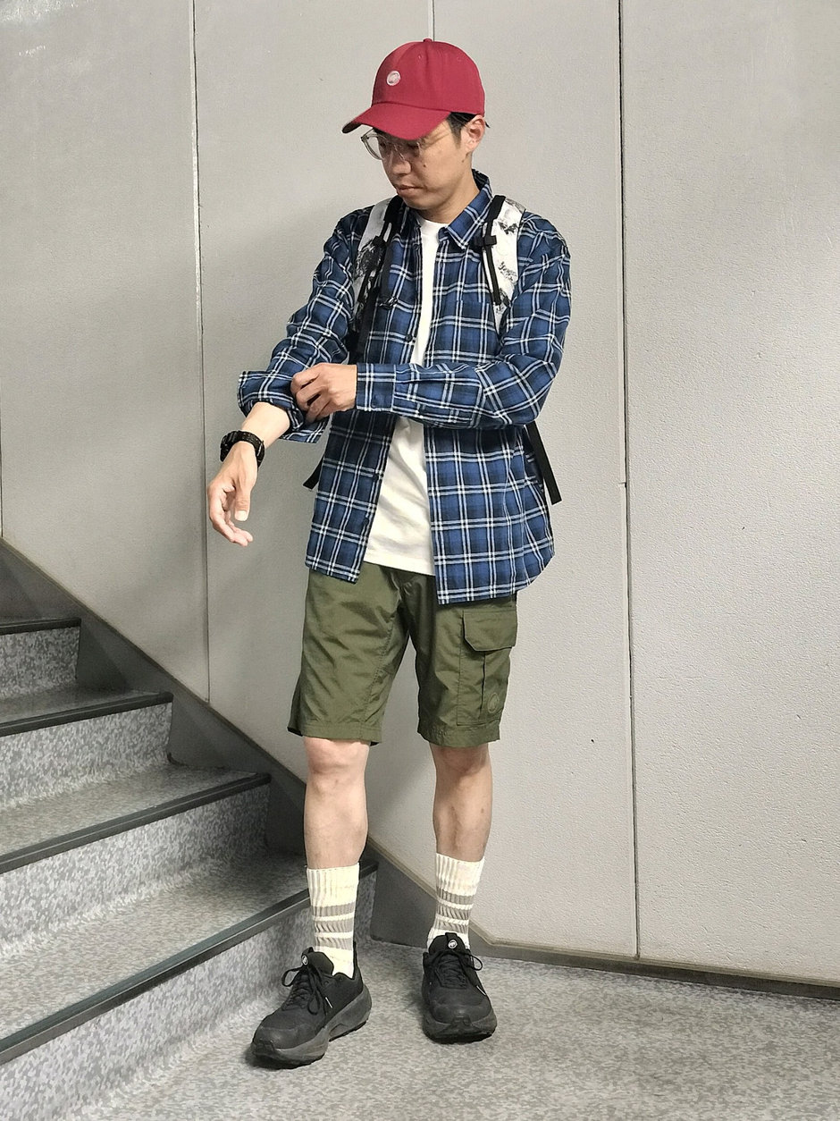 シックにショートパンツを着る まえちゃん