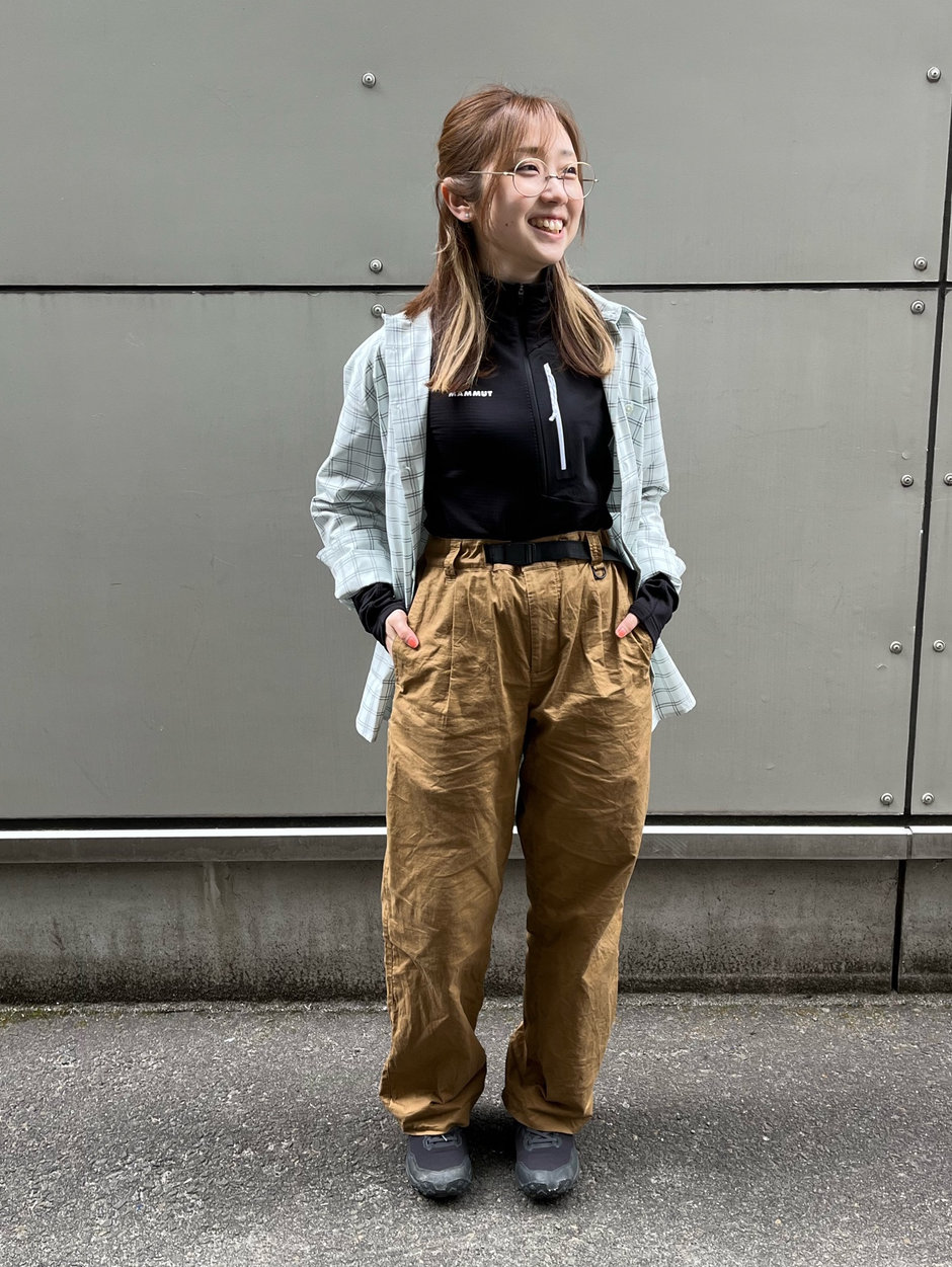 アウトドアアイテムを普段着に着るラフコーデ Ito