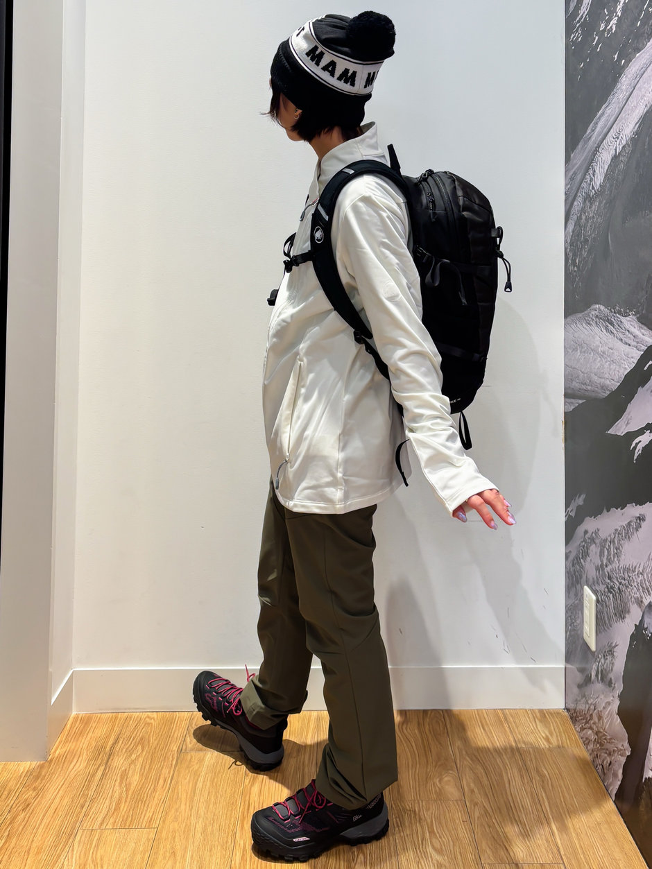 ハイキングも楽しめるカジュアル街コーデ ほの