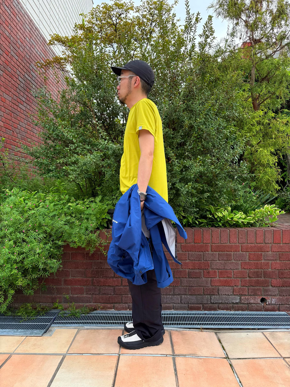 日常に取り入れる防水ジャケットスタイル E!KAWA