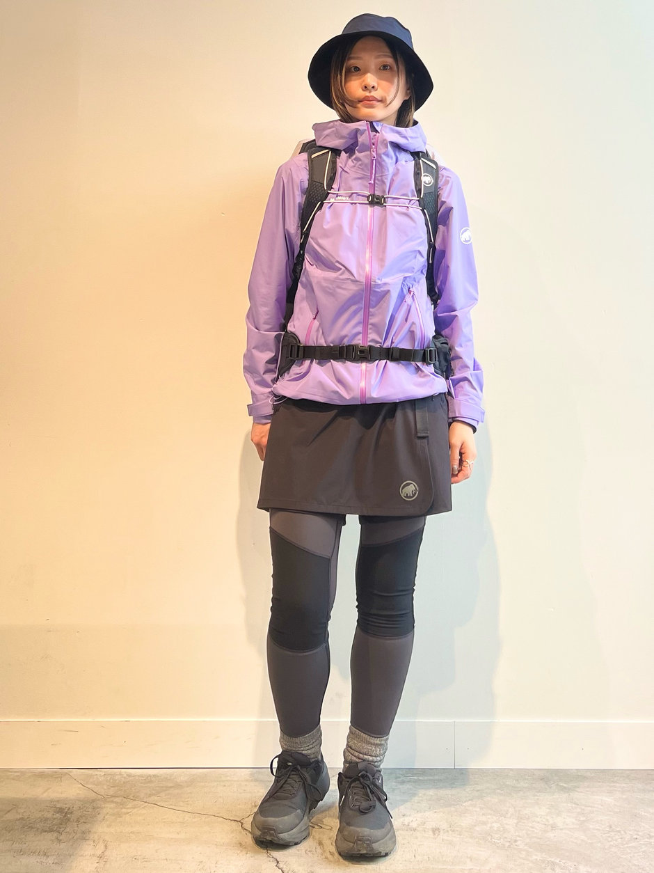 雨も楽しむ登山コーデ ニシハラマキ
