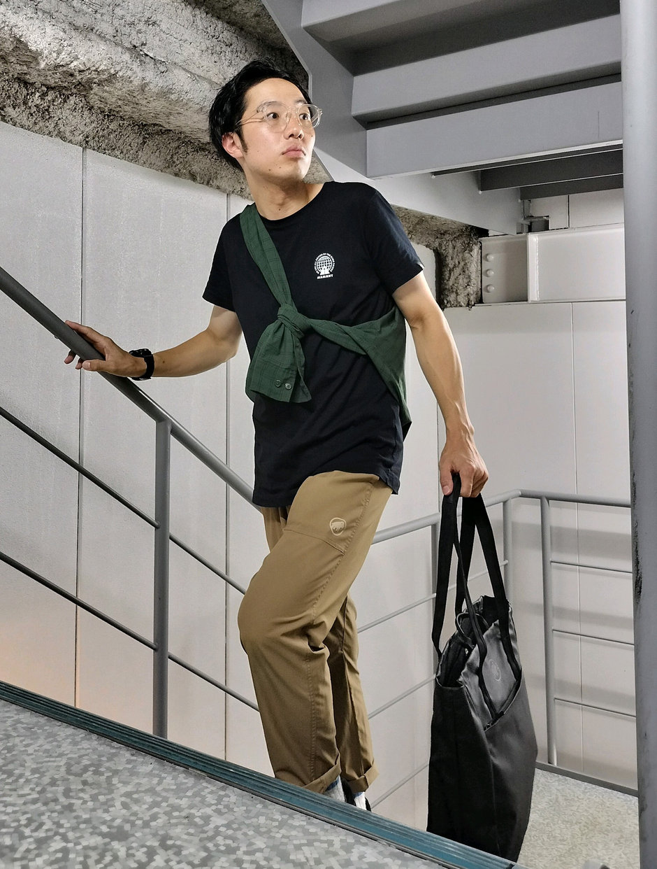 シャツをたすき掛け まえちゃん