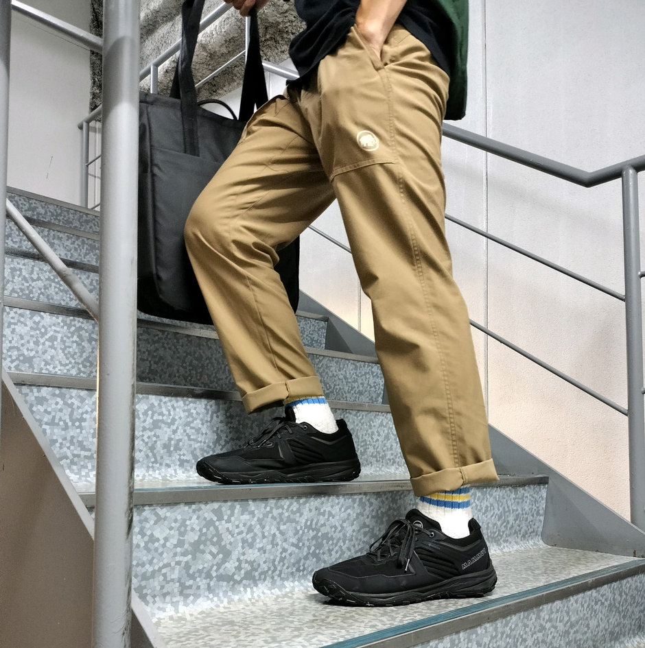 シャツをたすき掛け まえちゃん