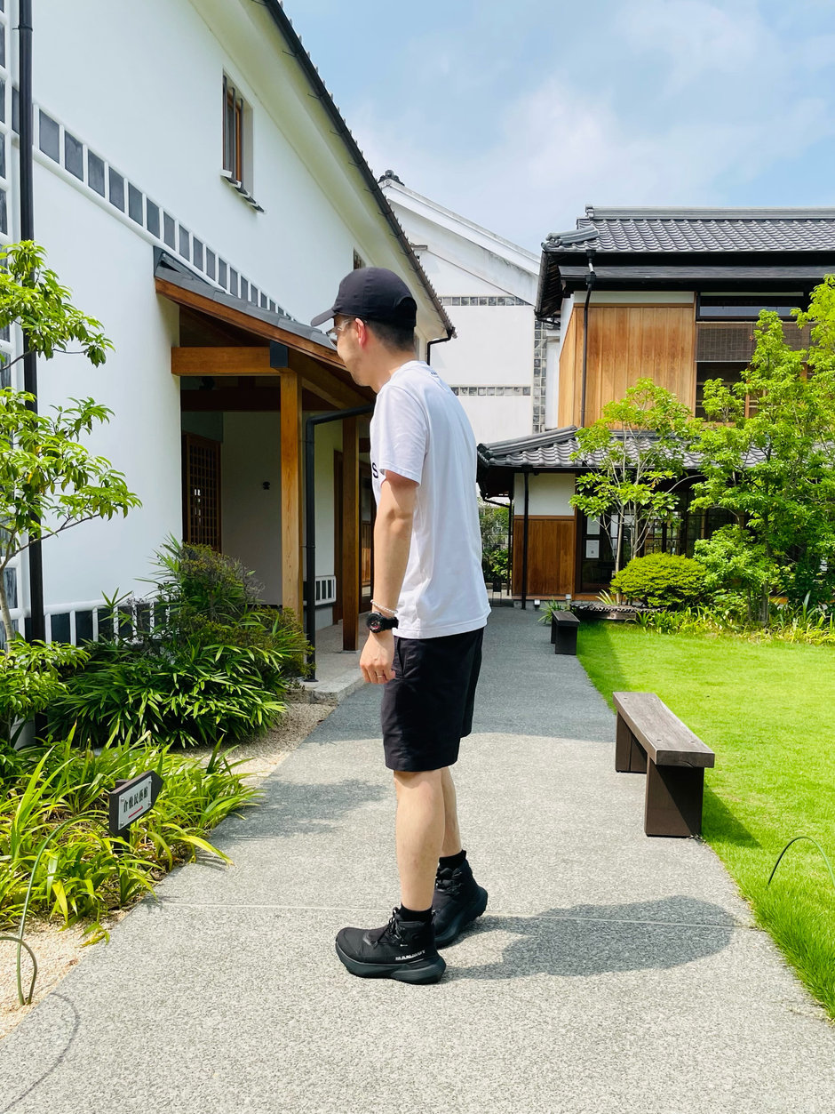 BLACK x WHITE E!KAWA