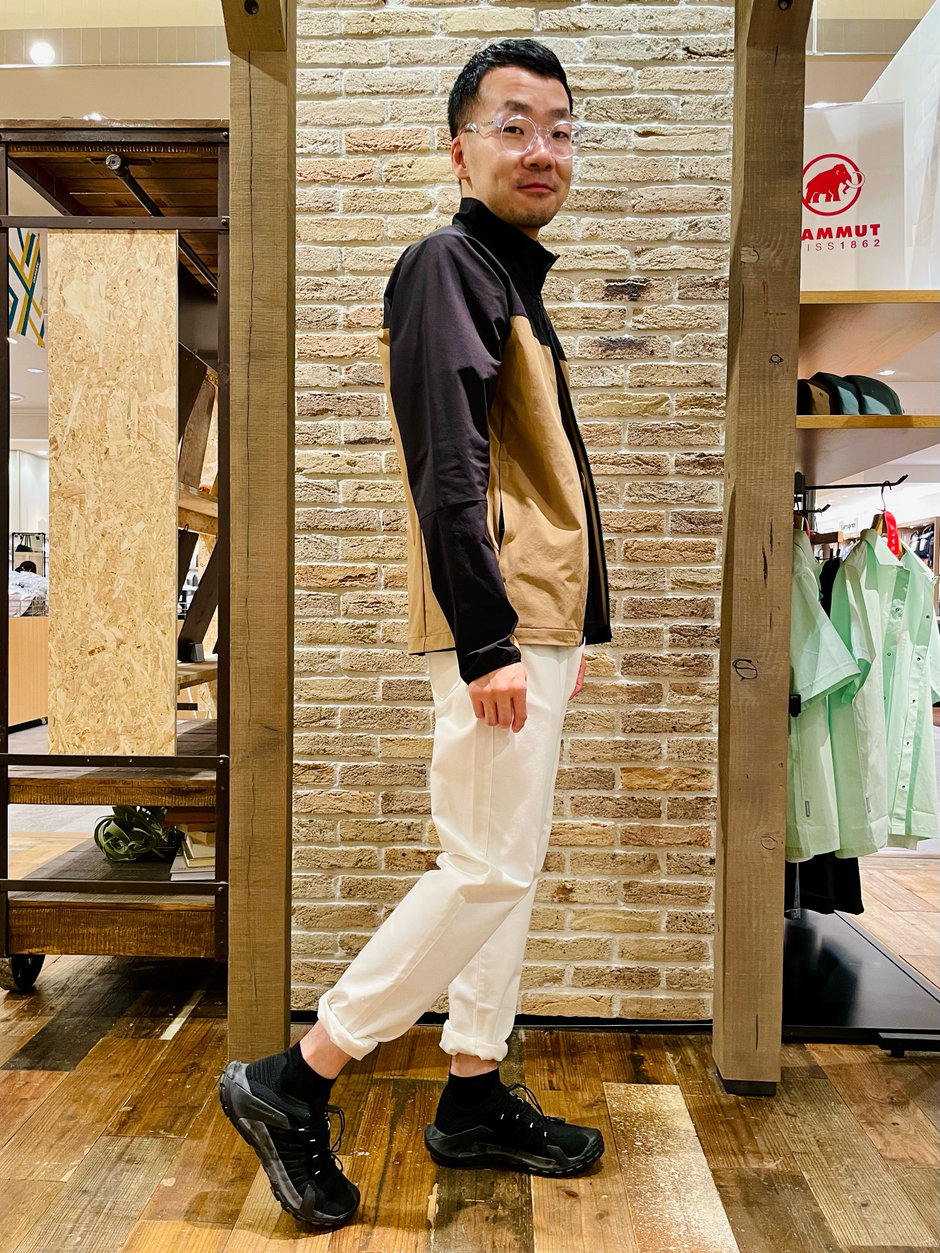 白色パンツにアウトドアテイストを！ E!KAWA