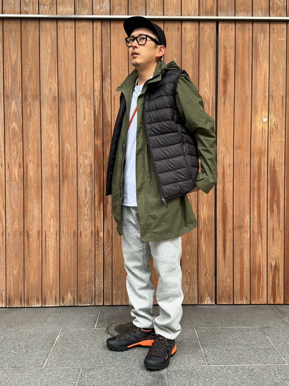 コートにベスト moga