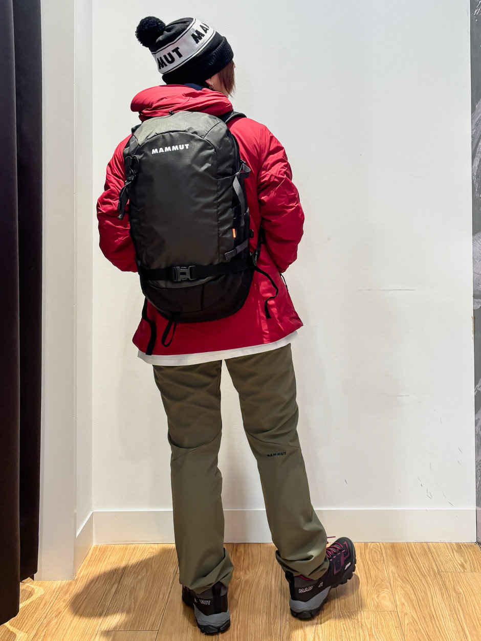 ハイキングも楽しめるカジュアル街コーデ ほの