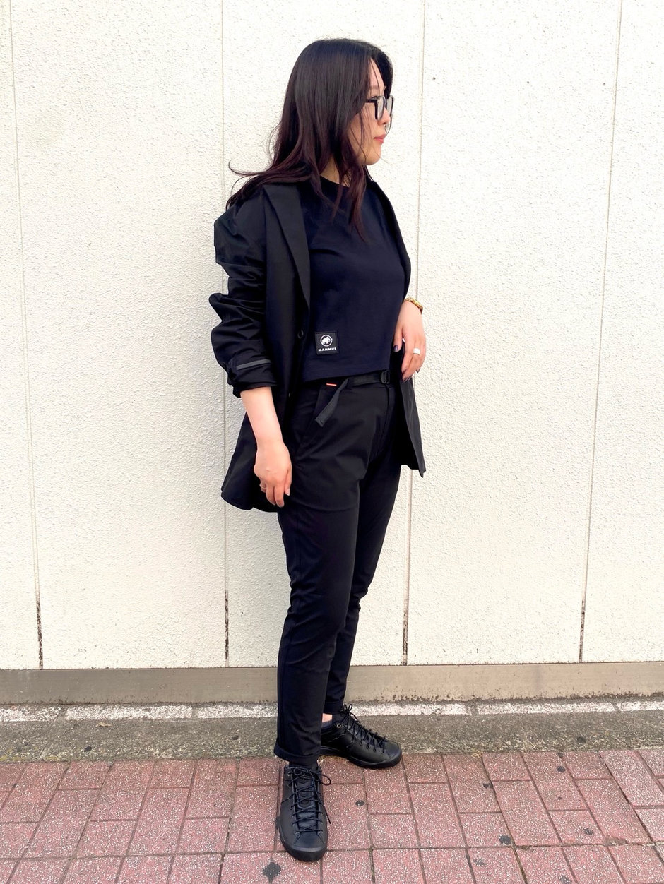 オールブラックコーデ aki