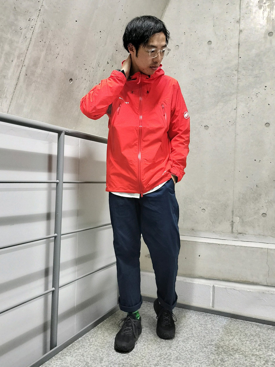 サラッとハードシェルを羽織る まえちゃん