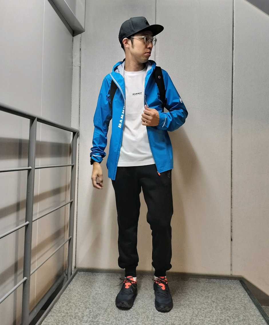 ハードシェル+スウェットパンツでスポーティに！ まえちゃん