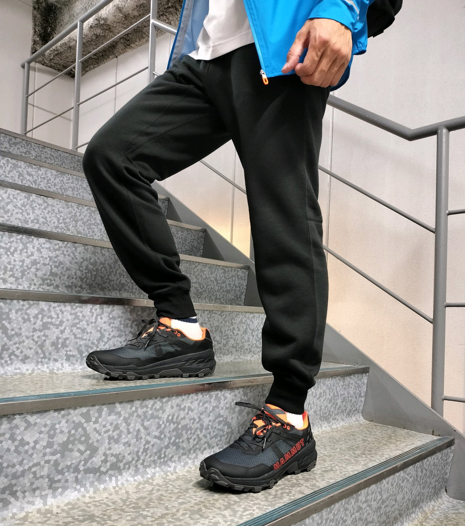 ハードシェル+スウェットパンツでスポーティに！ まえちゃん