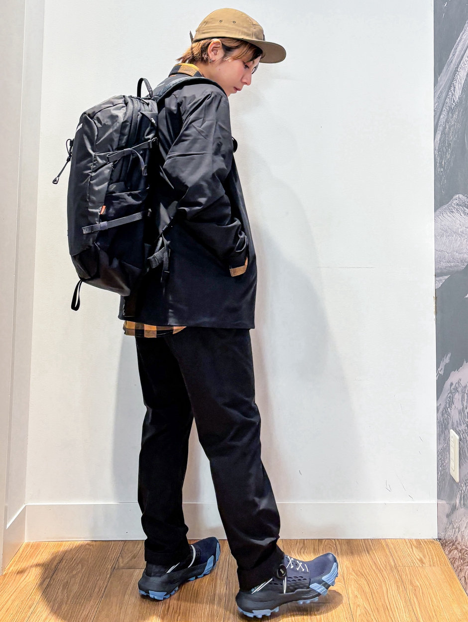 ソフトシェル生地のカーディガンとパンツ ほの