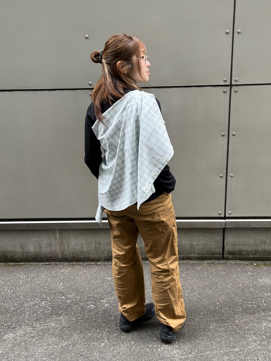アウトドアアイテムを普段着に着るラフコーデ Ito