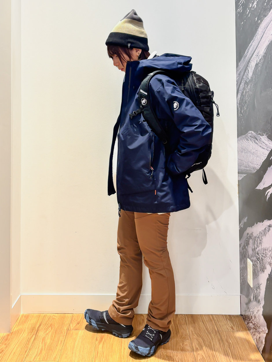 低ハイクも楽しめるカジュアル街コーデ ほの